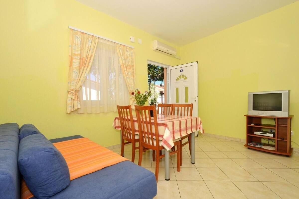 Sima Apartment *