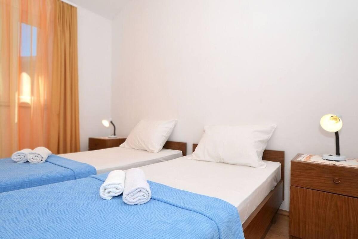 Apartment Sima *